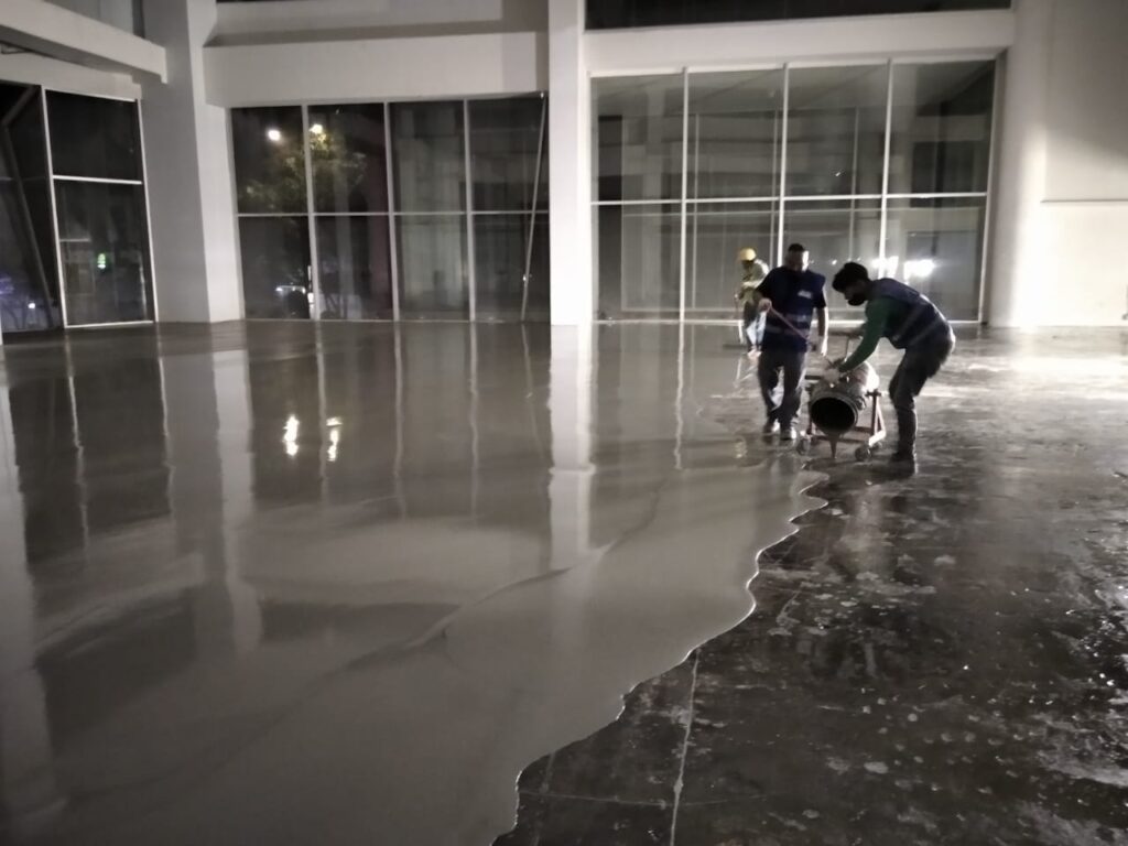 aplicacion nivelante cementicio